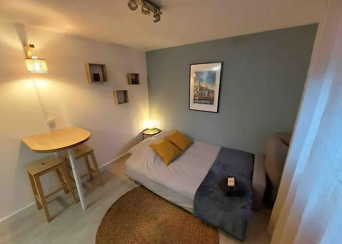 Le Pensier - Monplaisir דירה *